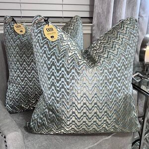 1-NWT CALLISTO HOME DECORATIVE PILLOW (Please read description for details)